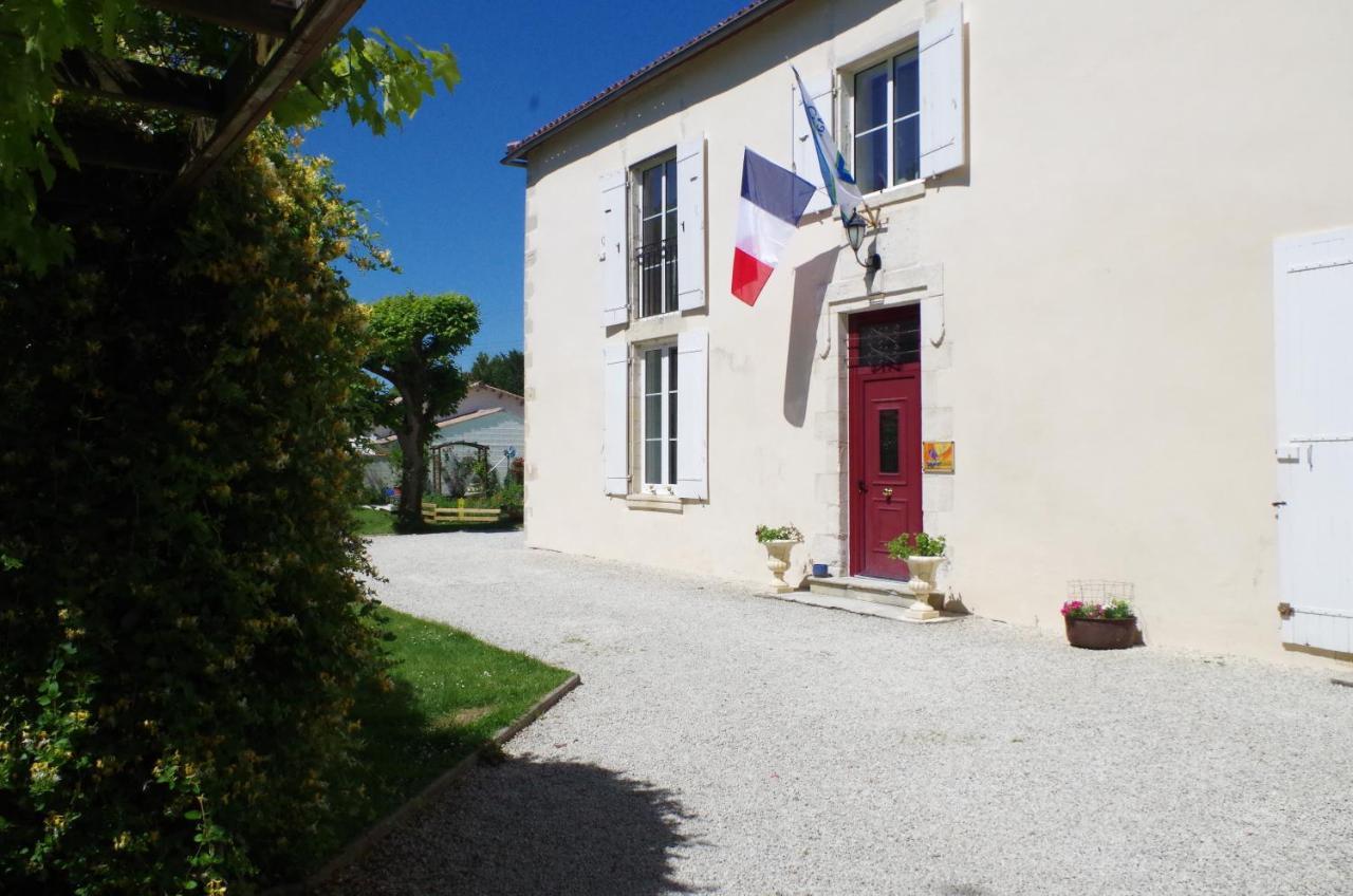 Maison D'Hotes Le Cadran Solaire Courcelles  Exterior photo