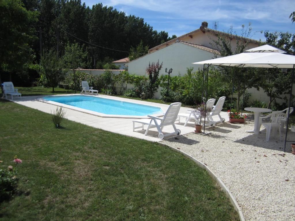 Maison D'Hotes Le Cadran Solaire Courcelles  Exterior photo